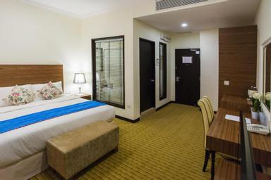 Classic, Queen Bed, No Window