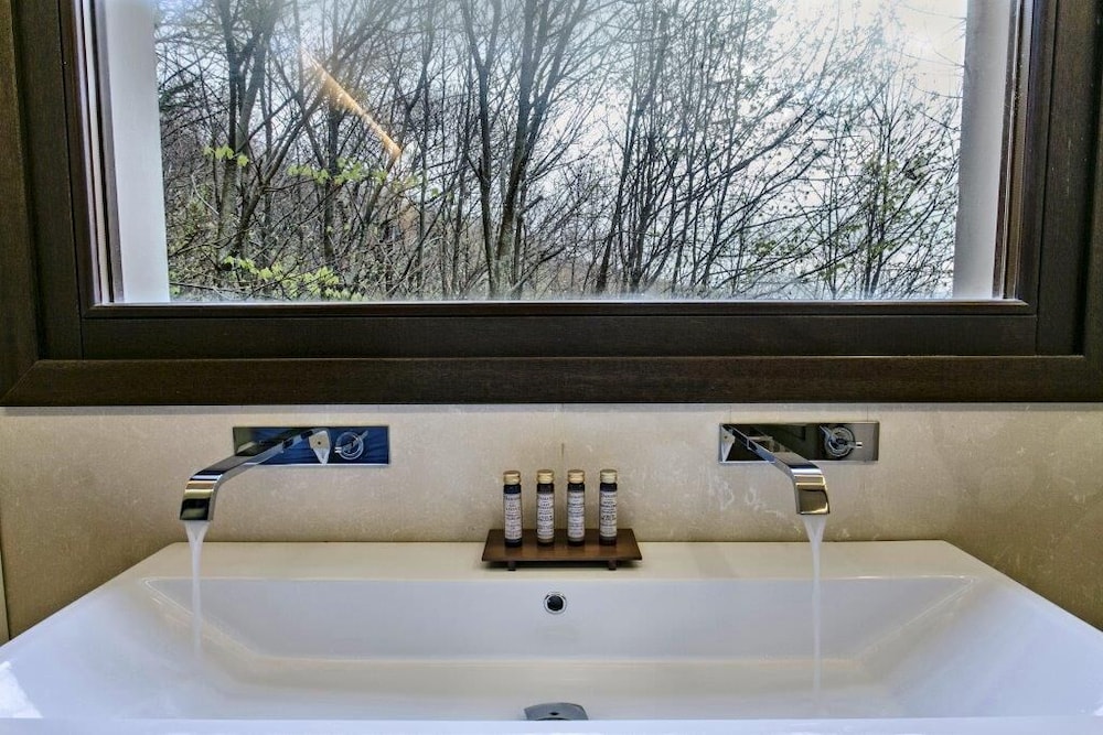 12 Months Luxury Resort 37/88