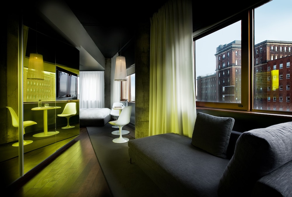 Hotel Zero 1 34/82