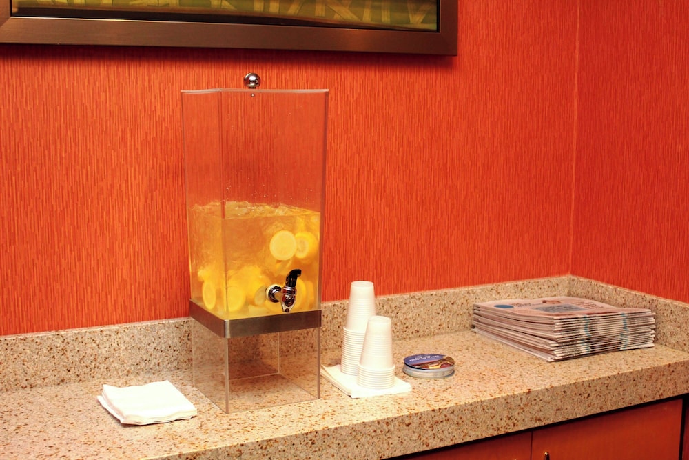 Fairfield Inn Suites Fairmont 19/19