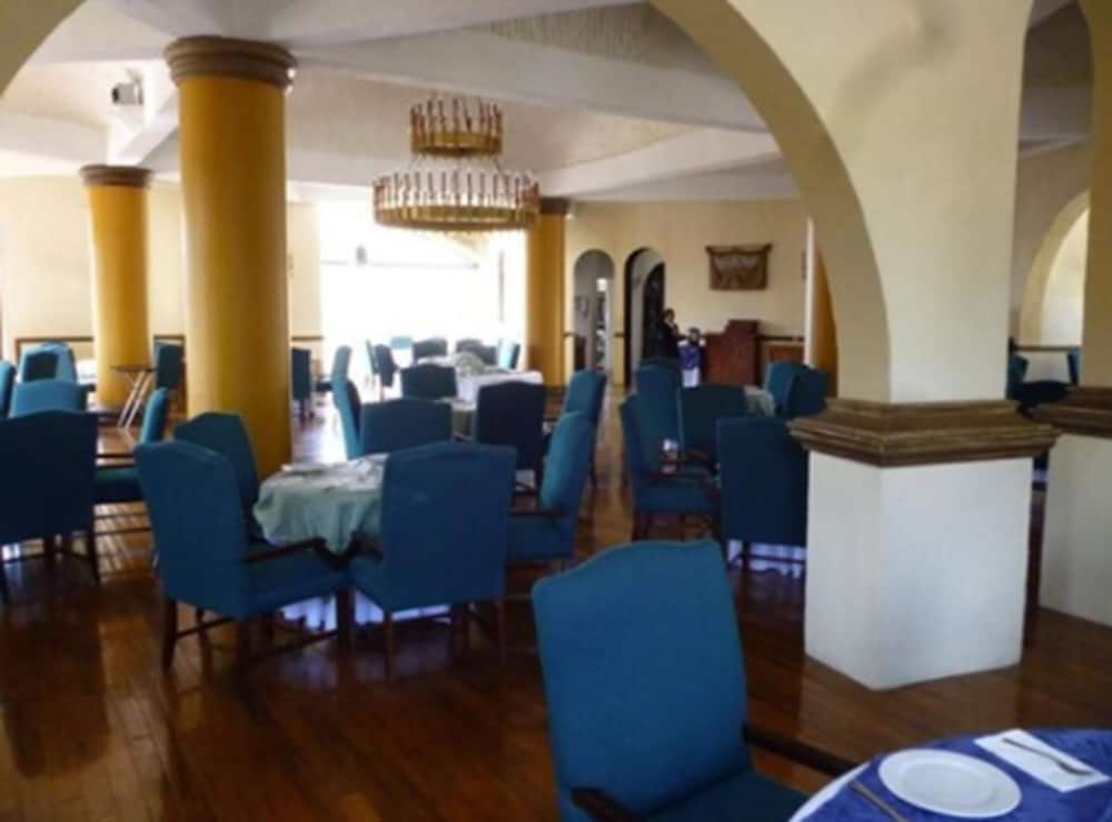 Hotel Castillo Santa Cecilia 52/70