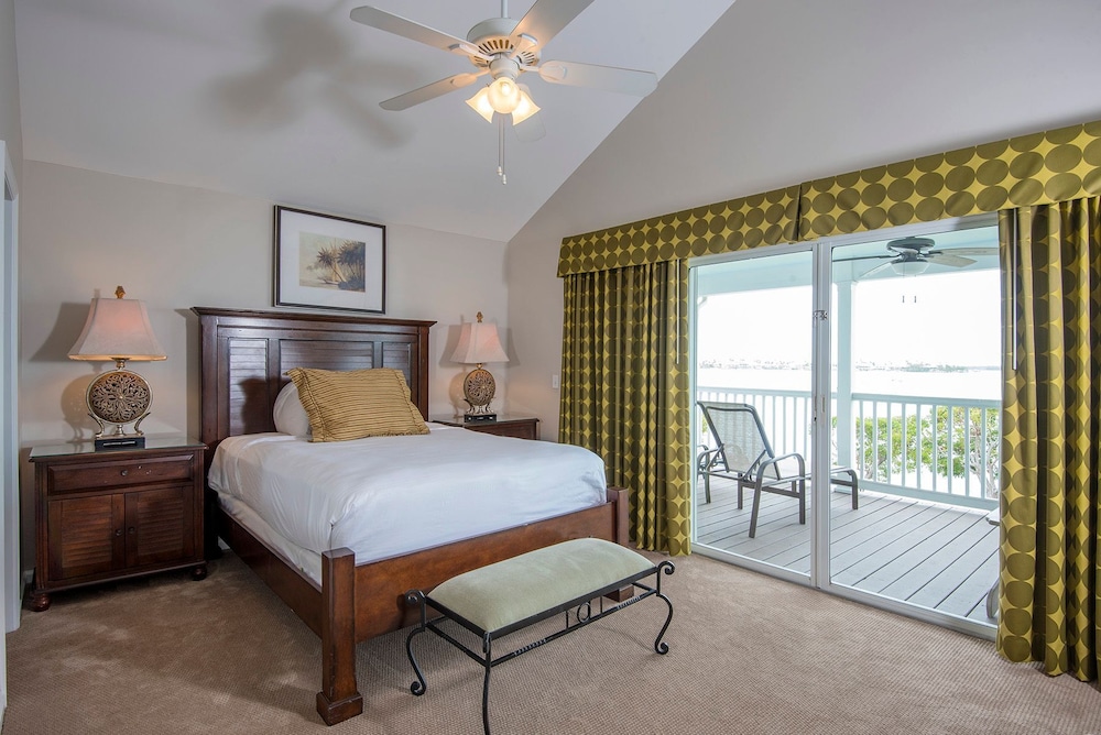 3 Bedrooms, Premium, Home, King Bed, 3 Queen Beds, Sofa, with Pool