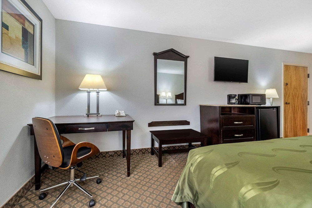 1734 West Hotel 26/32