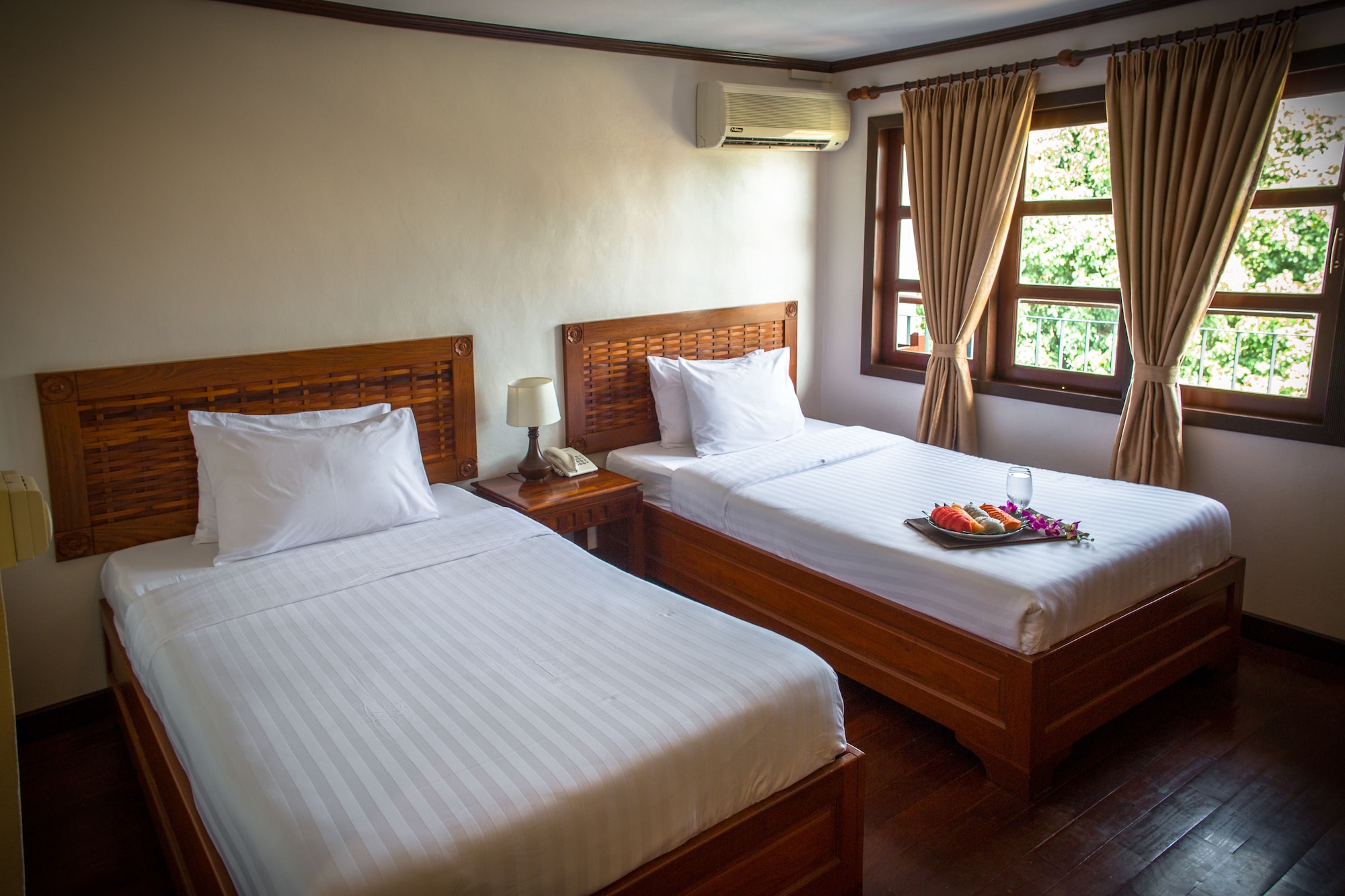 SUPERIOR, TWIN BEDS