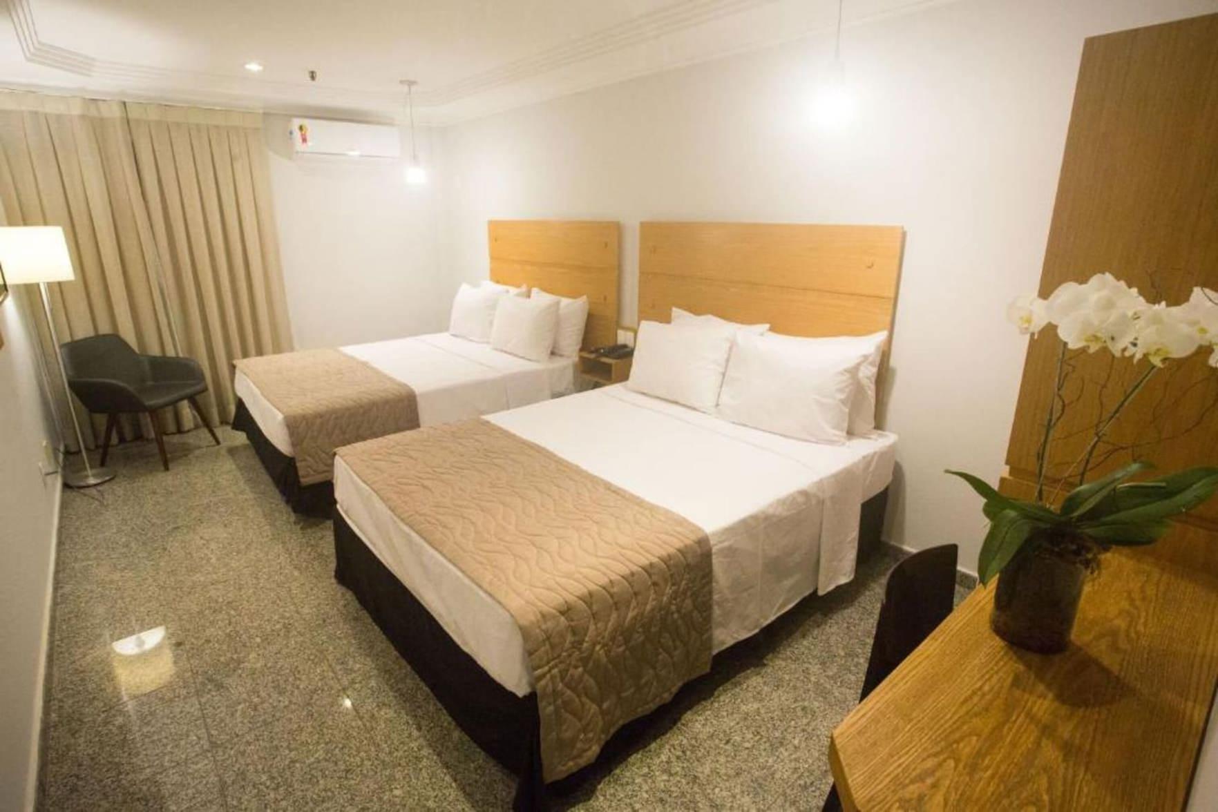 ROOM, TWIN BEDS