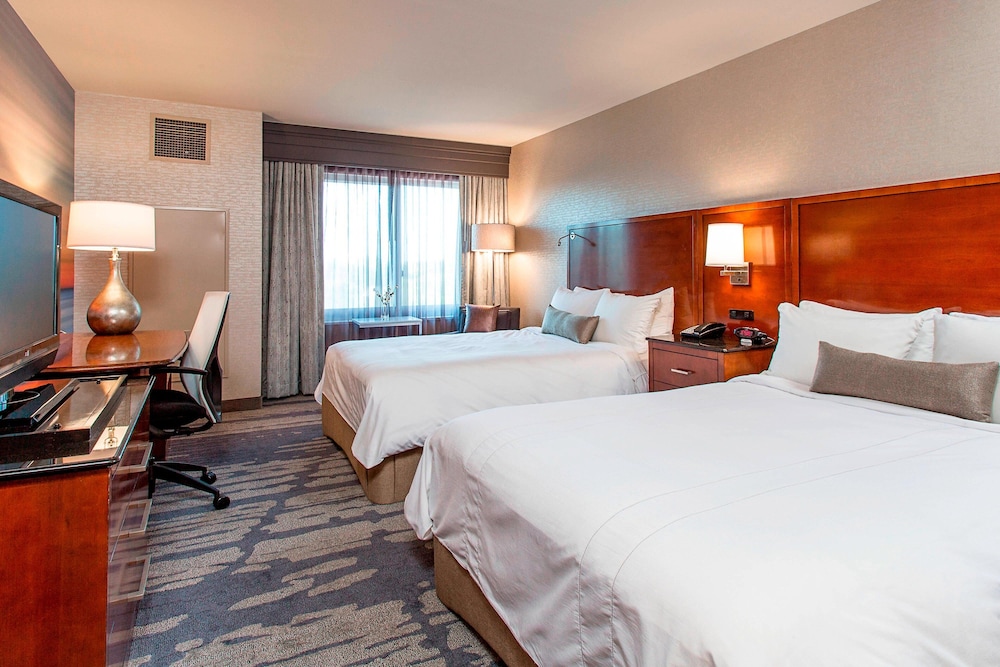 Rochester Airport Marriott 6/55