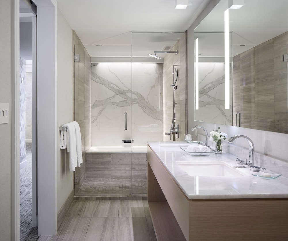 THE RITZ-CARLTON CHICAGO 8/42