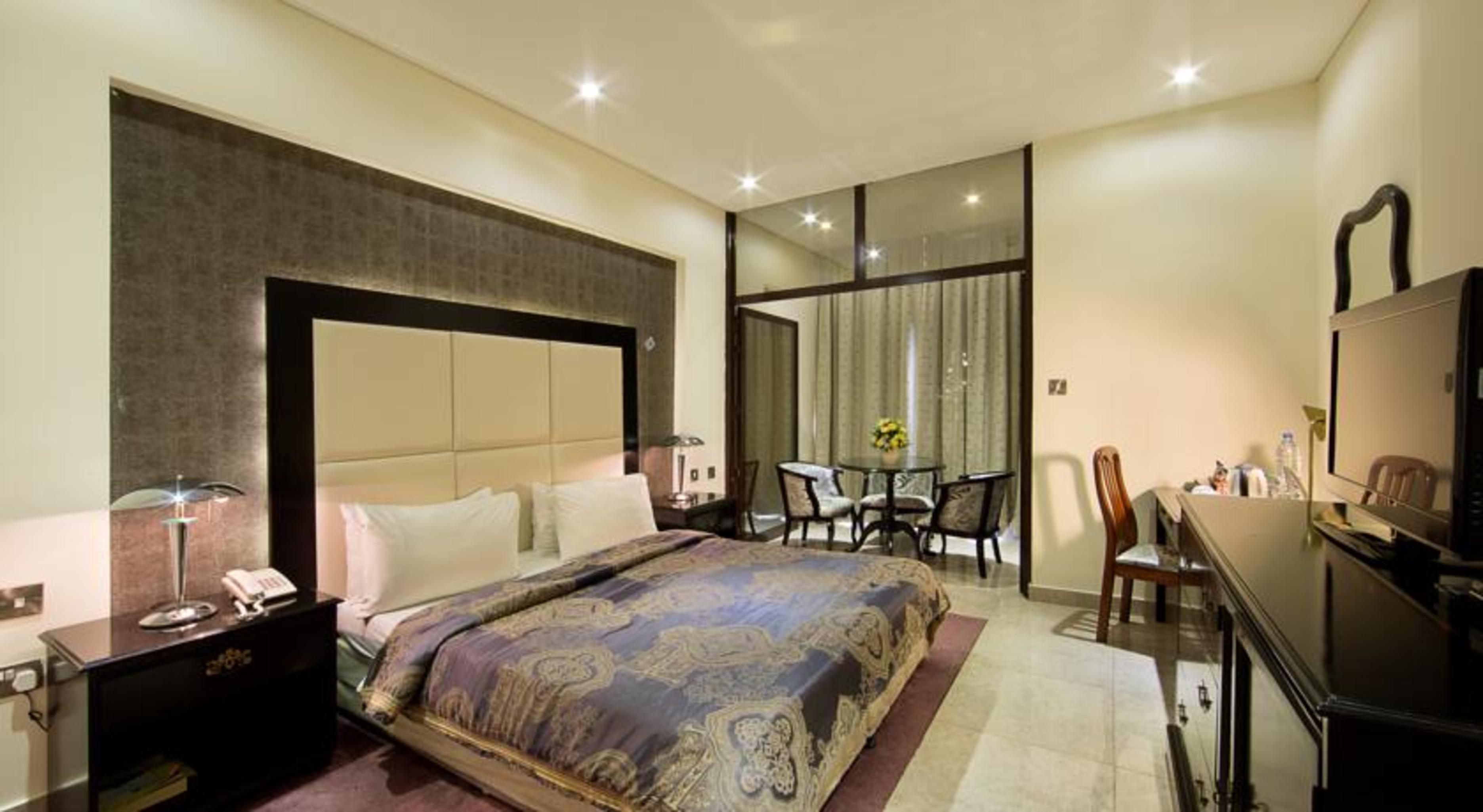 Deluxe, Double Bed