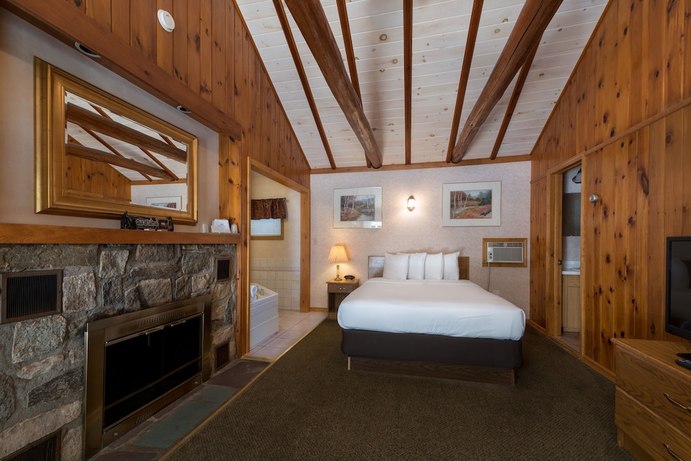 Adirondack Retreat Inn and Suites 23/36