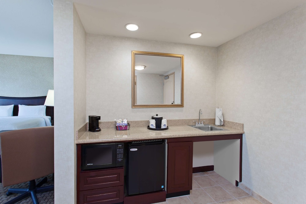 Hampton Inn Suites Oakland Airport 51/63