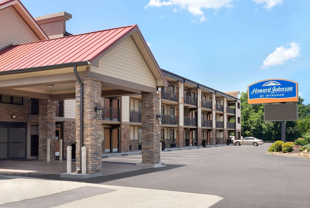 Howard Johnson By Wyndham Pigeon Forge 3/68