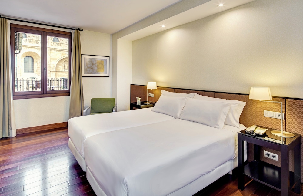 Classic, Twin Beds, Cathedral View