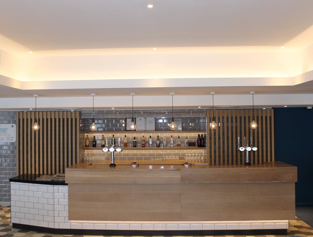 HOLIDAY INN EXPRESS KASSAM STADIUM 12/72