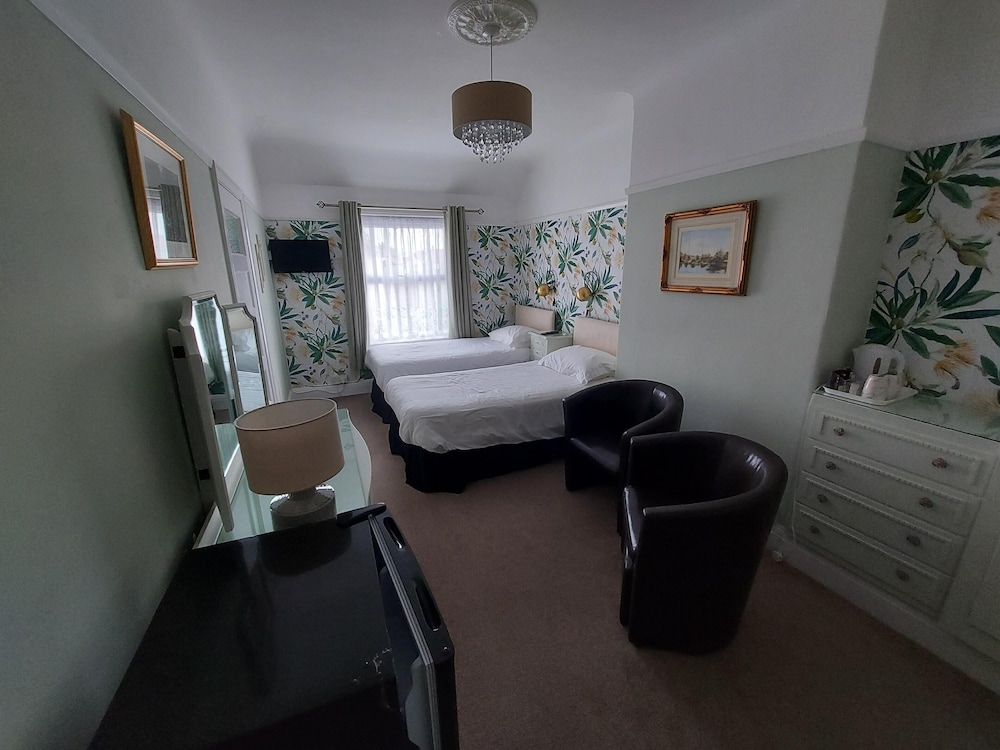 The Hilary Guest House 23/43