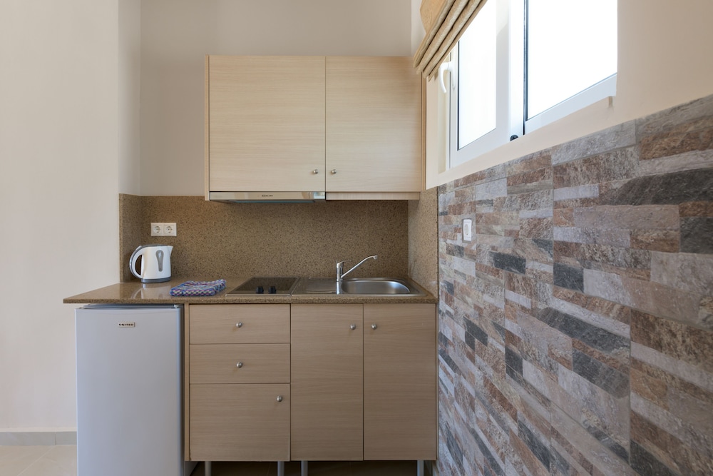 Vlycha Beach Studios & Apartments 30/71