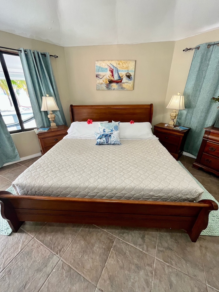 Blue Marlin Beach Resort 7/51