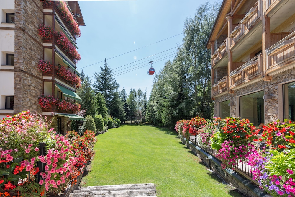 Hotel Rutllan & Spa 32/36