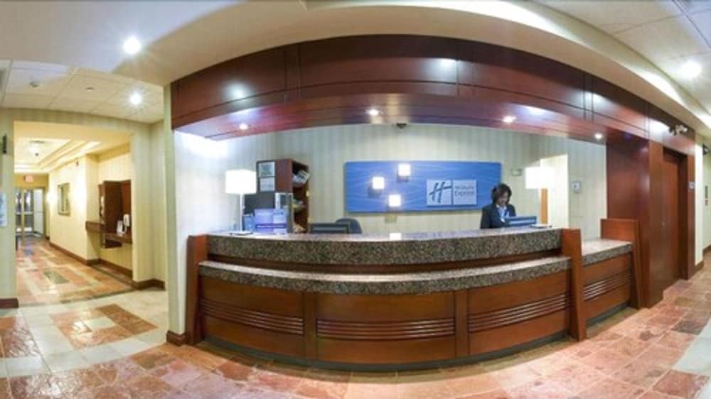 Holiday Inn Express Hotel And Suites Brampton 10/47