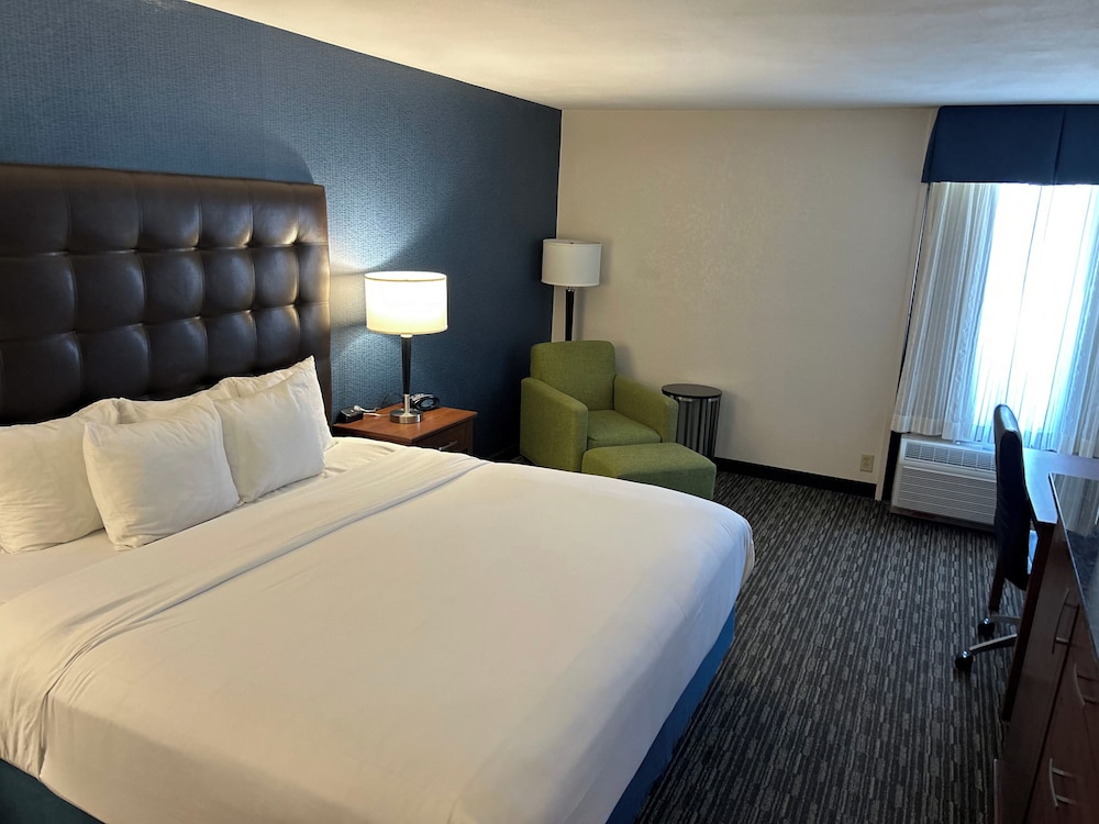 Heritage Inn & Suites St. Louis/Fenton, Trademark by Wyndham 13/60