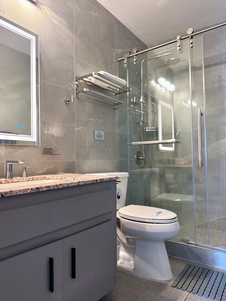Sheridan Suites Apartment Hotel 69/69