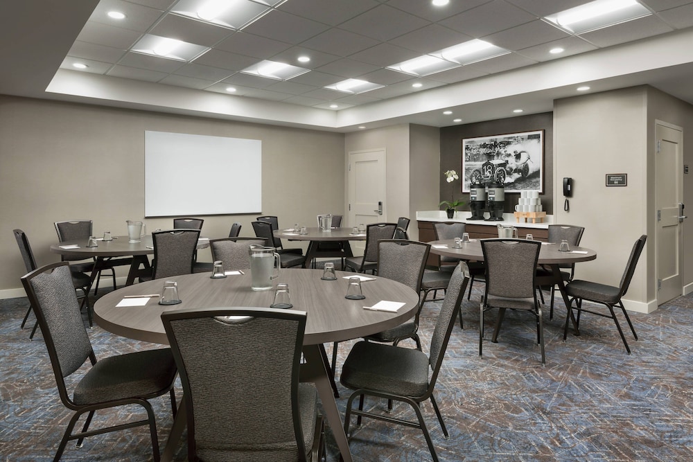 Residence Inn Long Island Garden City 49/51