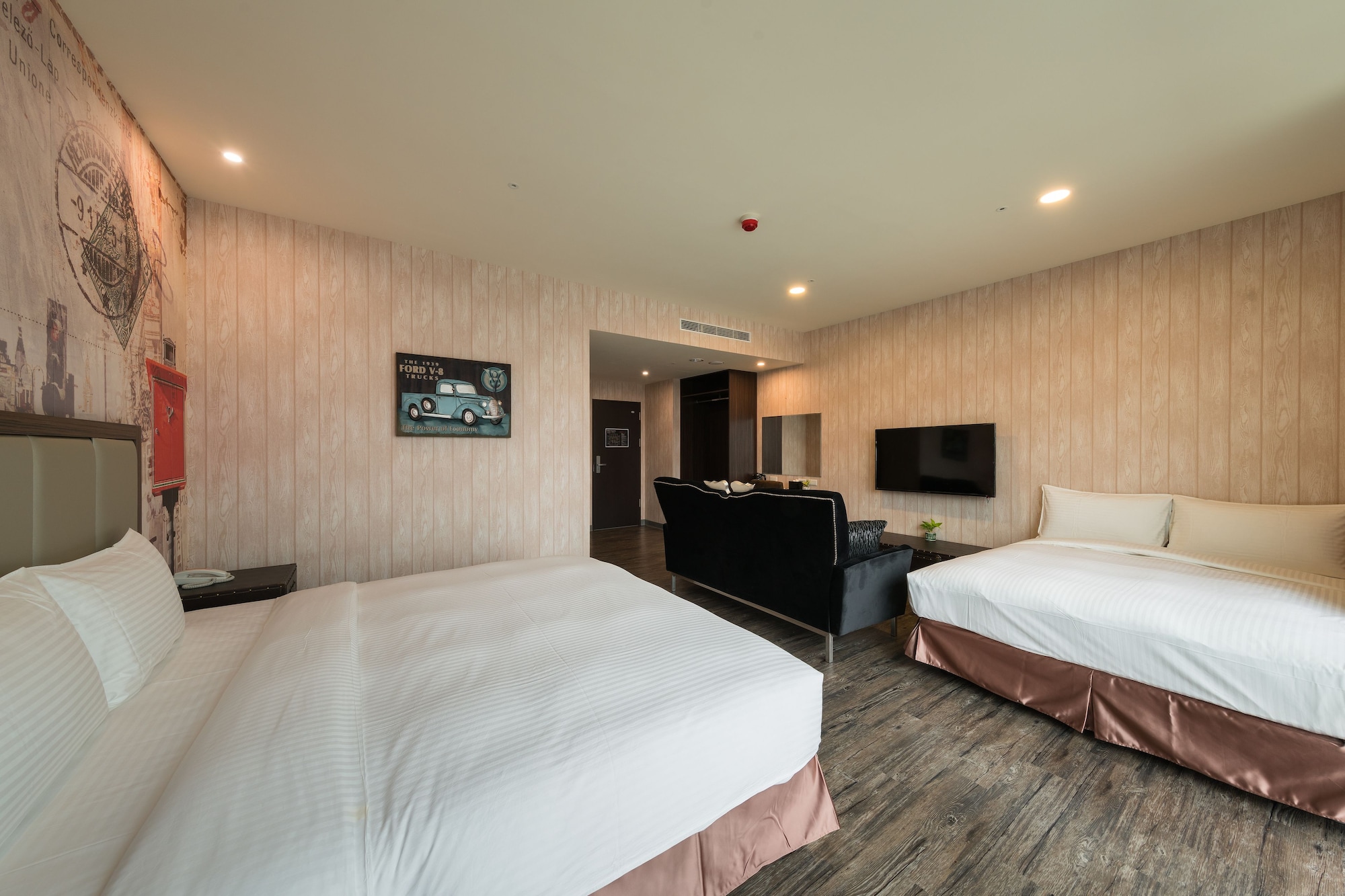 SUPERIOR, QUADRUPLE, 2 DOUBLE BEDS