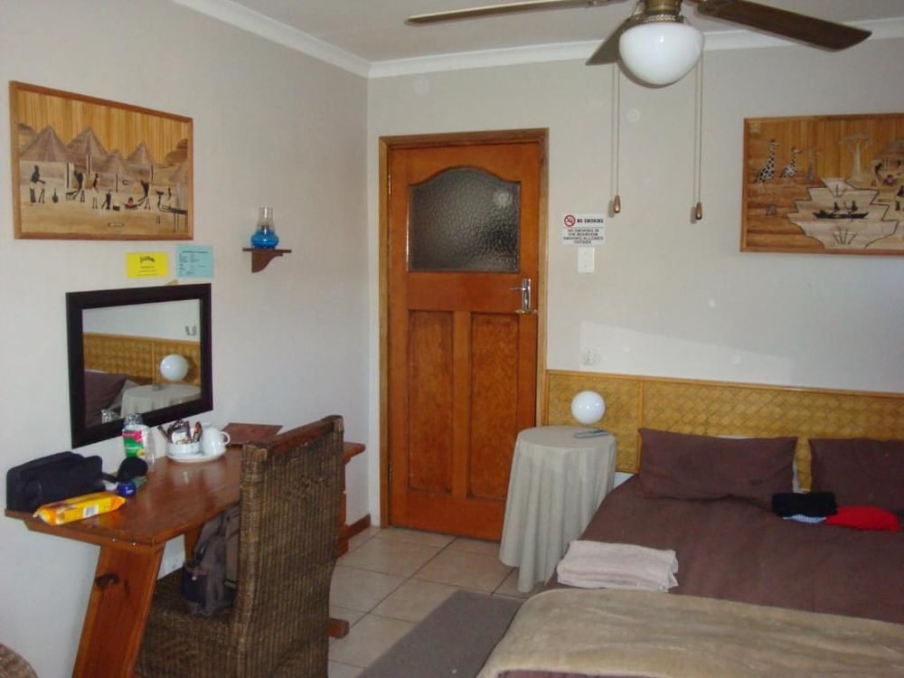 Flintstones Guest House Fourways 35/50