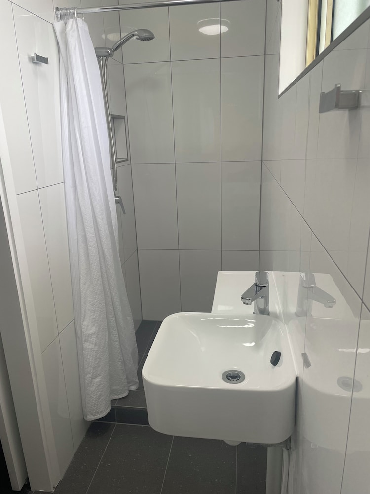 Citywalk Motor Inn 54/55