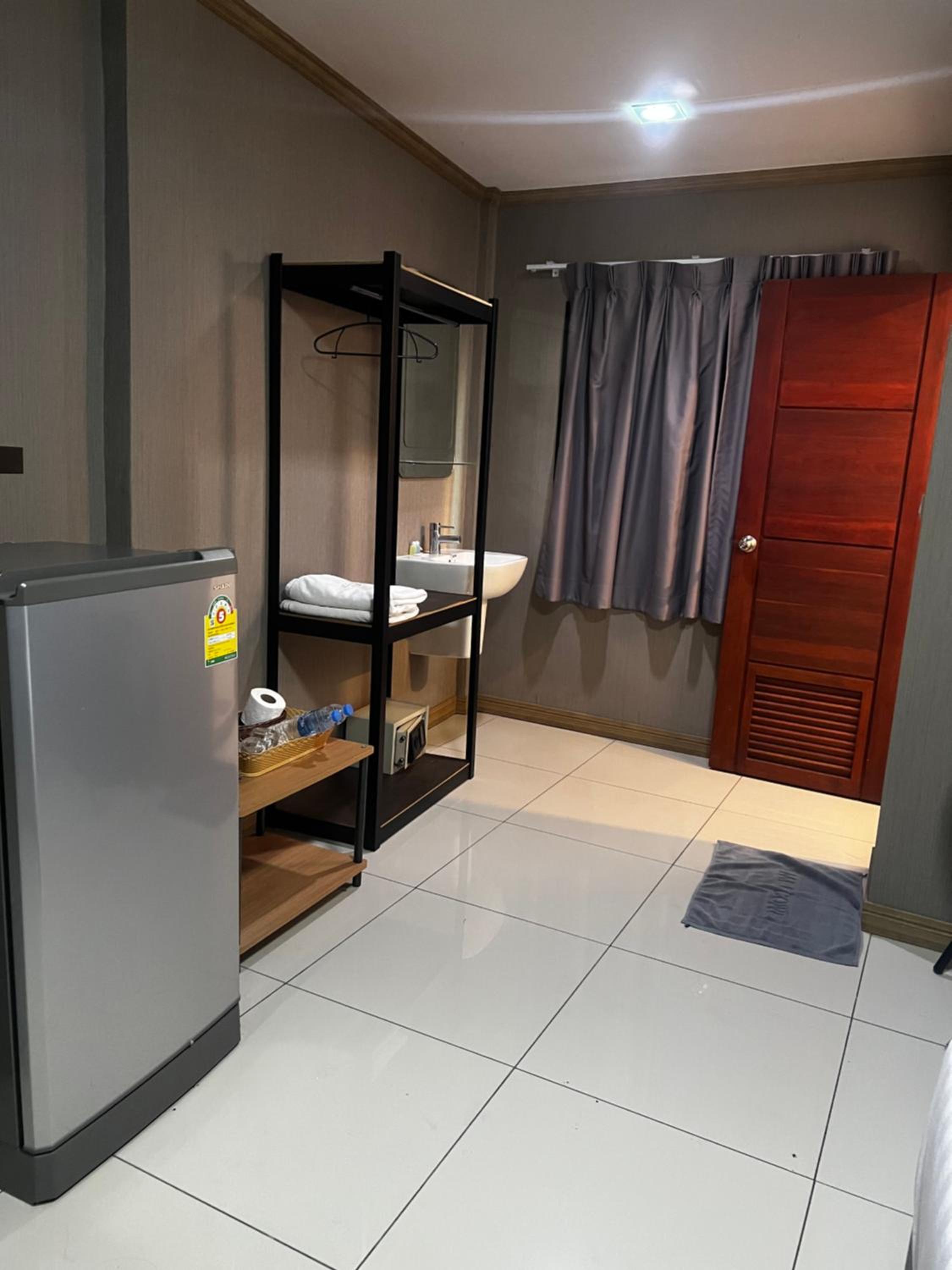Apsara INN Pattaya, Thailand 3/57