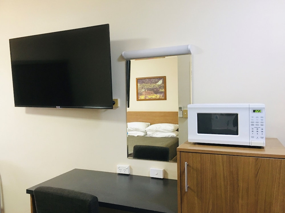 Argosy Motor Inn 32/42