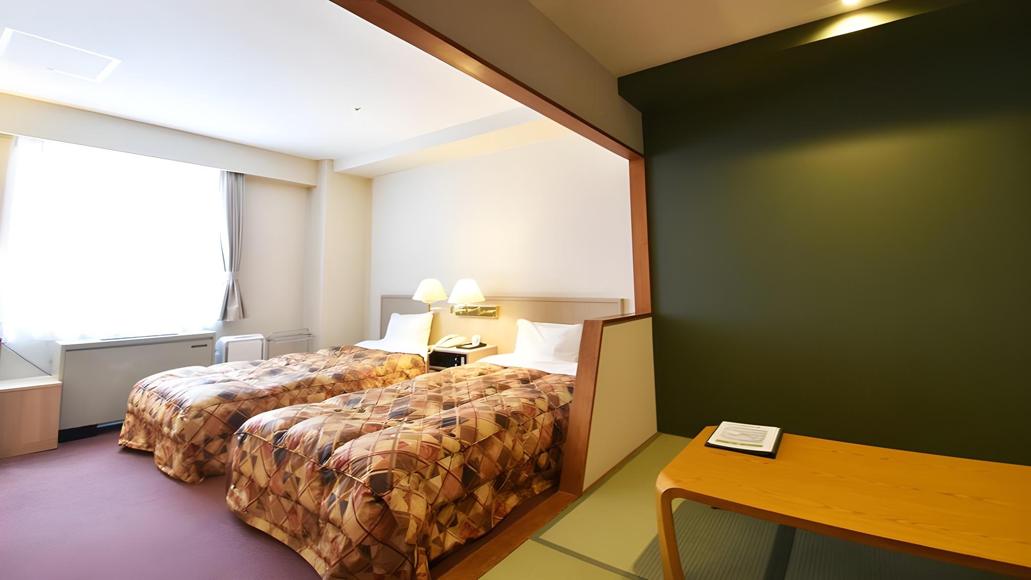 Japanese Western, Compact
