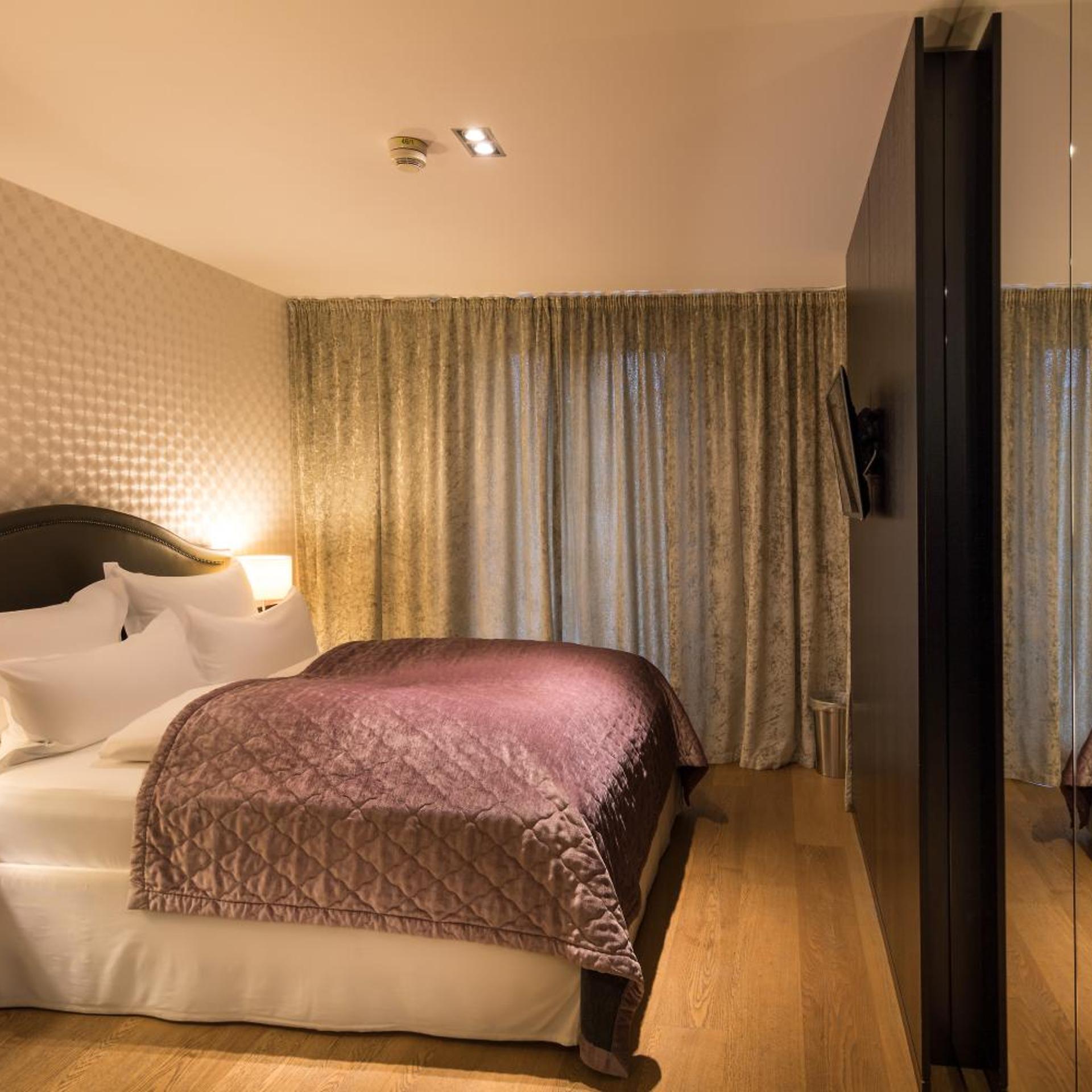 Light, Double Bed