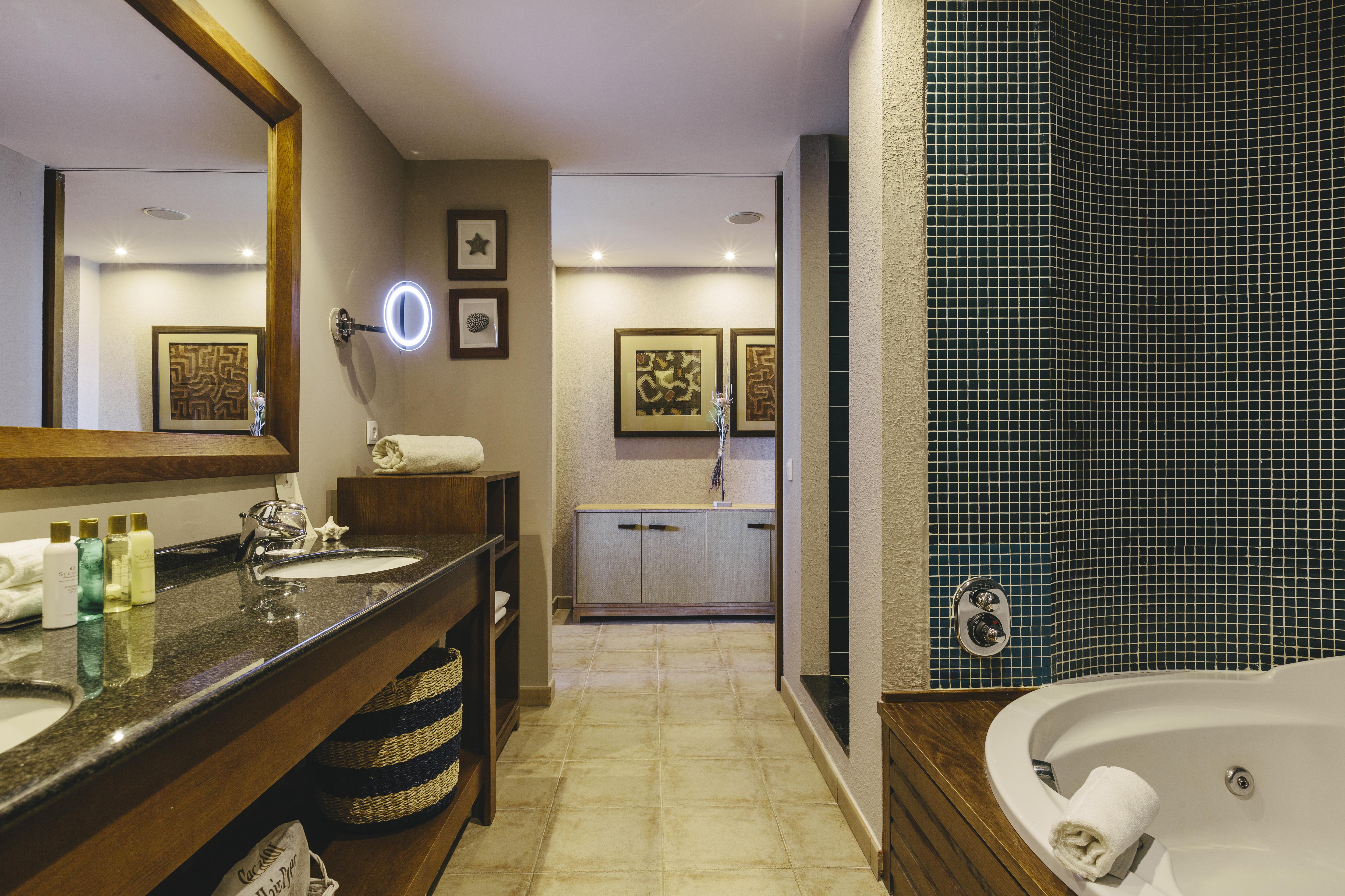 Club, Suite, Ocean Front, Balcony or Terrace