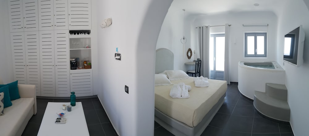 Unique Suites 49/50