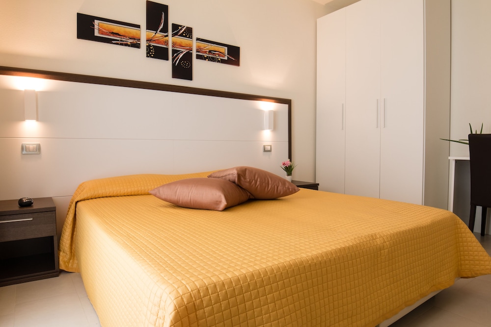 SUPERIOR, DOUBLE OR TWIN BED, PATIO