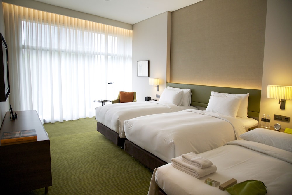 EXECUTIVE, SUITE, MULTIPLE BEDS