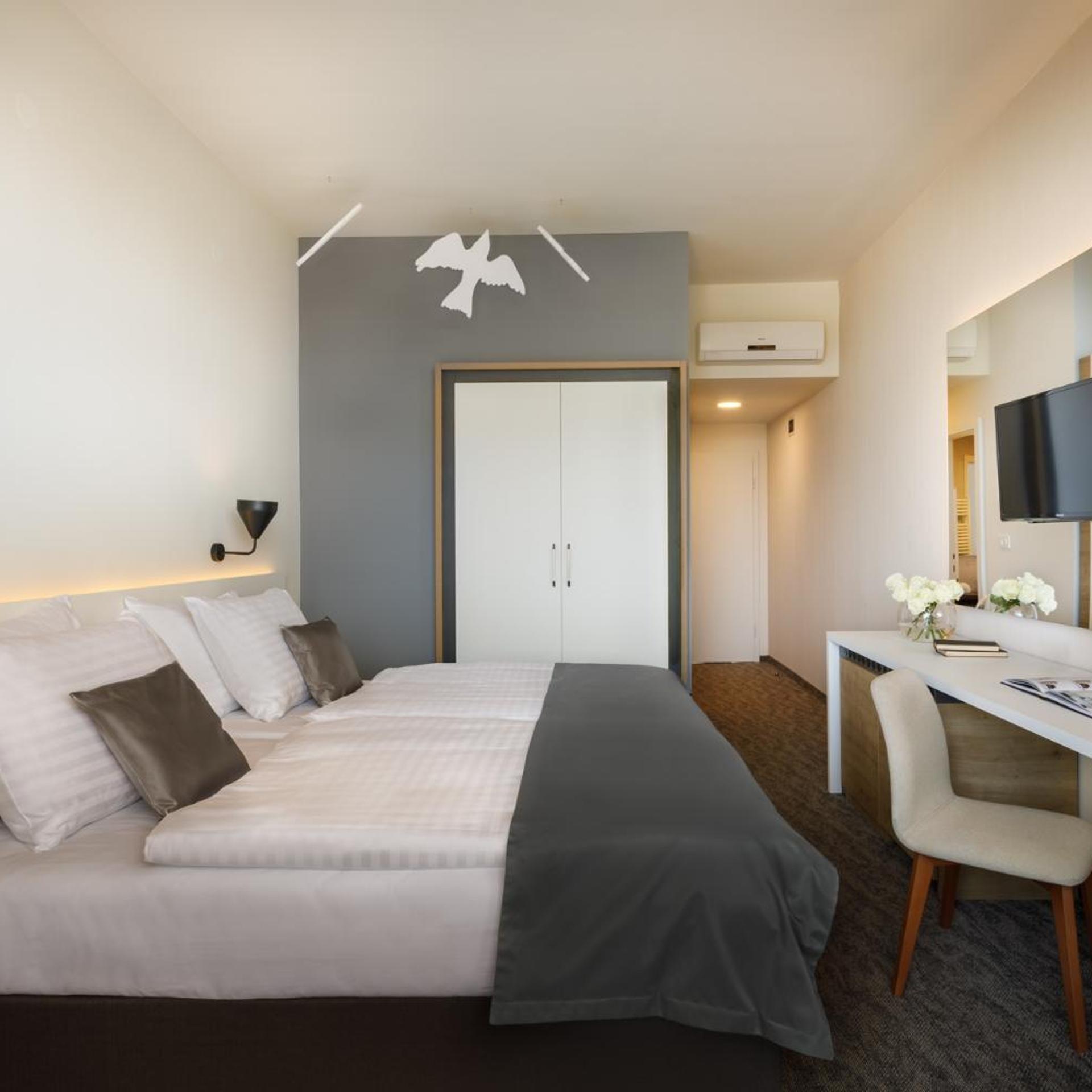 Room, Double Bed, Lateral Side Sea View, Balcony