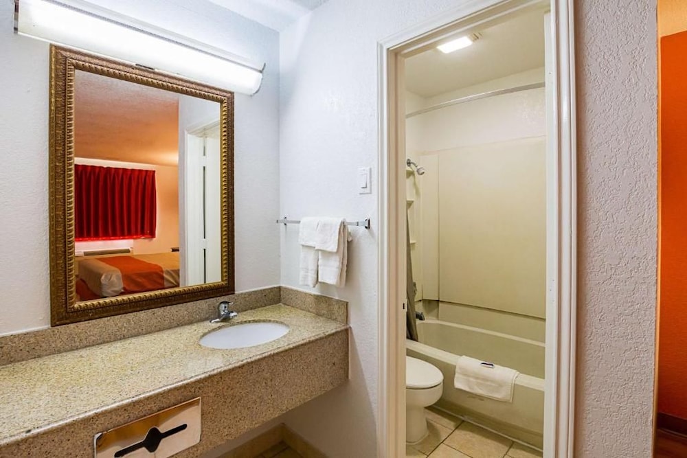 Motel6 Red Oak, TX - Dallas 32/37