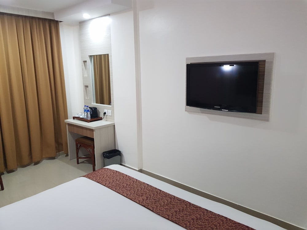 The K Hotel 25/48