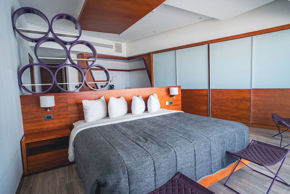 Sonata Hotel 20/33