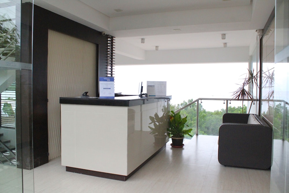 Ocean Suites Boutique Hotel 7/66