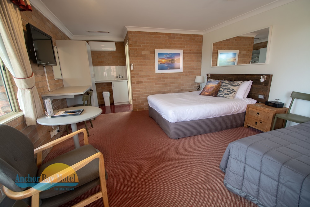 Anchor Bay Motel 17/50
