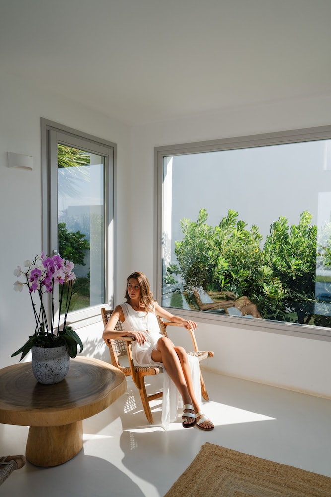 White Dunes Luxury Suites 21/50