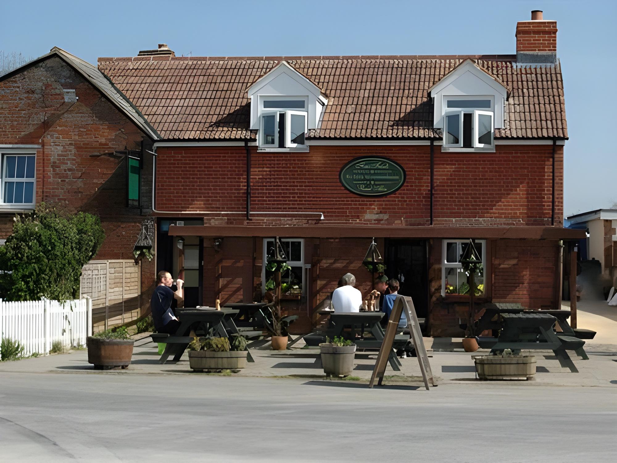 The Foxham Inn 2/8