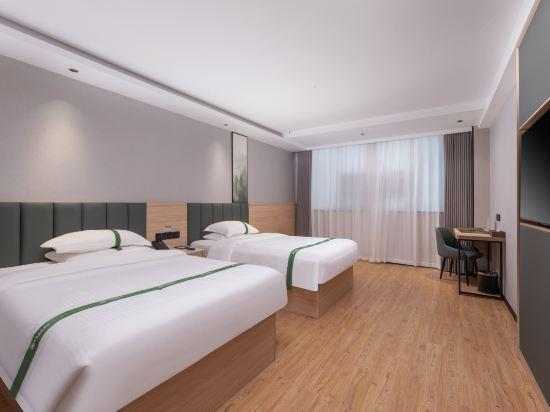 DELUXE, 2 BEDS
