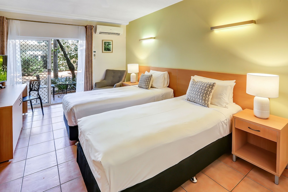 CORAL TREE INN 10/53