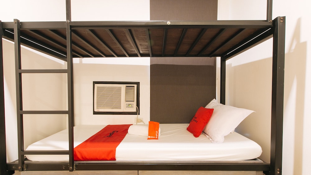 RedDoorz Plus at MM Hotel Las Pinas 6/22