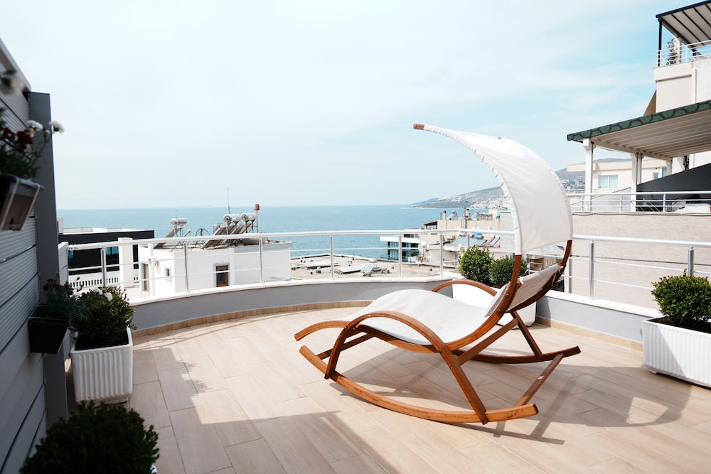Blue Sky Hotel 40/46