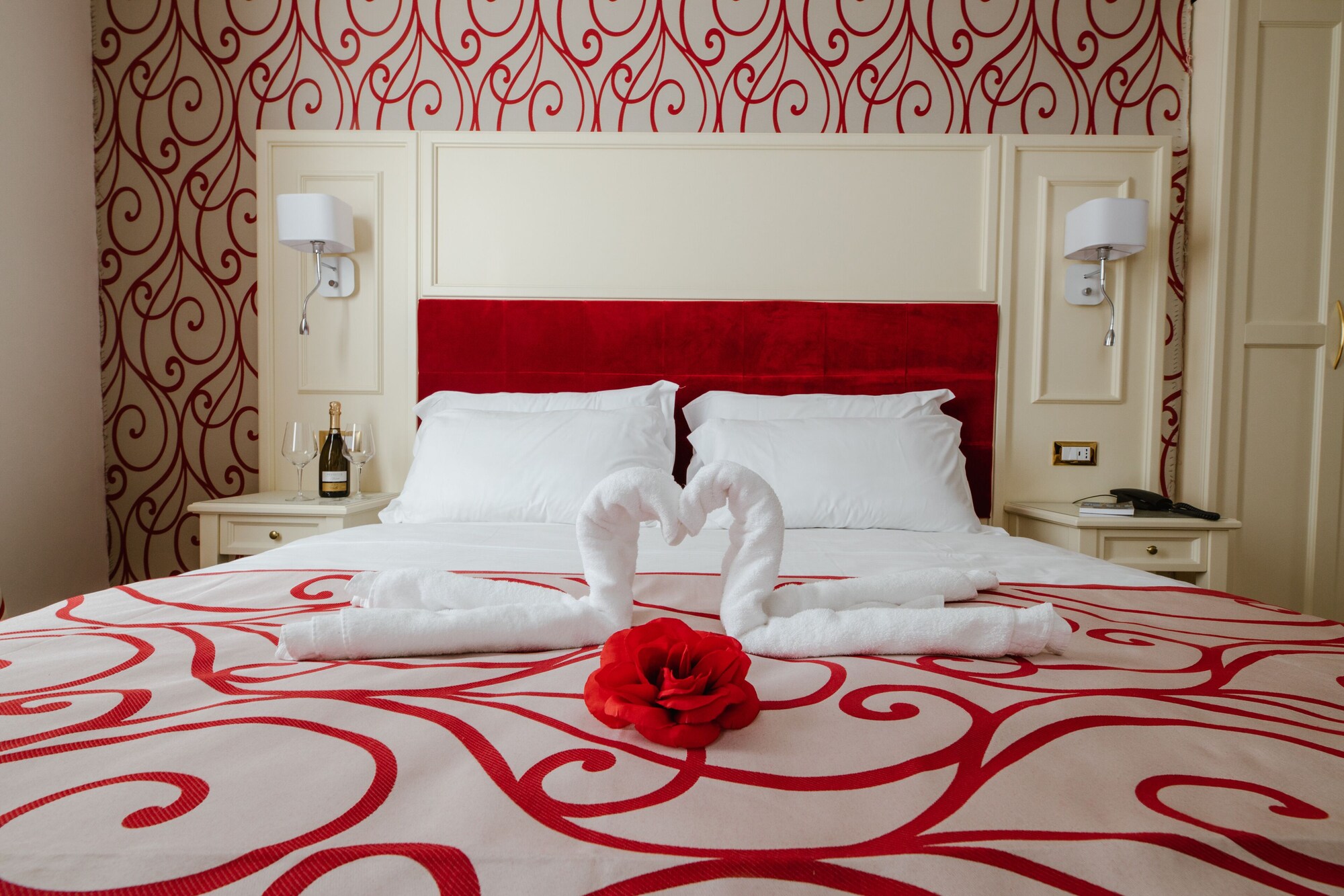 SUPERIOR, QUEEN BED