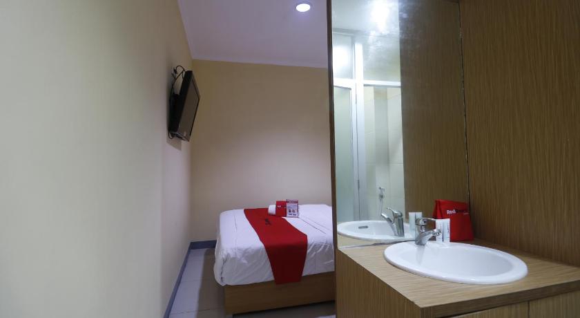 Reddoorz Near Itc Cempaka Mas 53/54